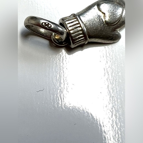 Links of London pair of heart mitten charms Sterling Silver. - Picture 3 of 5